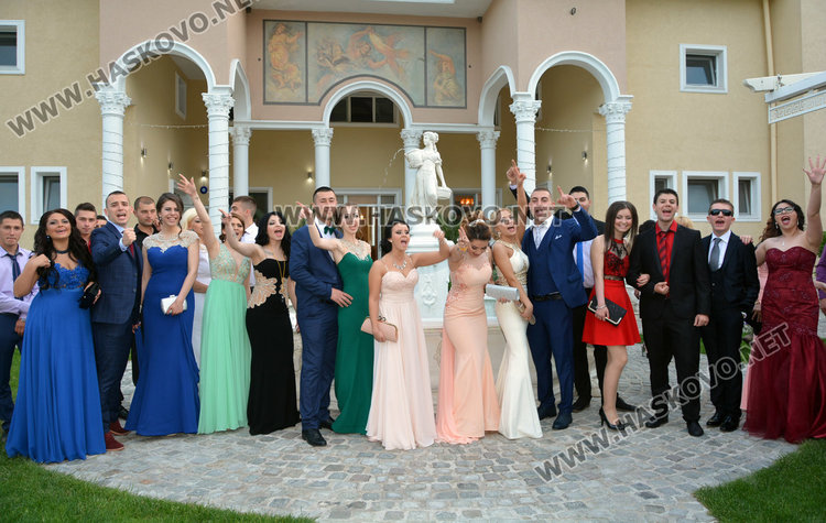 Блясък и стил на бала на „Васил Левски”