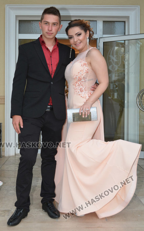 Блясък и стил на бала на „Васил Левски”