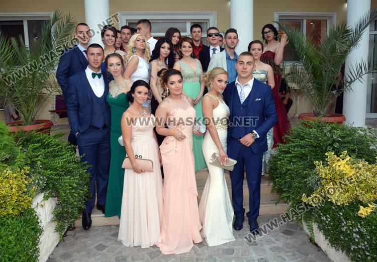 Блясък и стил на бала на „Васил Левски”