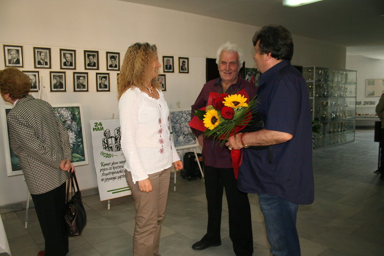 Четвърта изложба на три поколения беше открита в коридора на властта