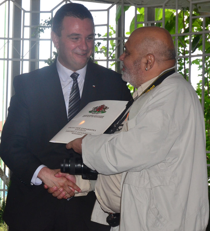    Журналистът от Кърджали бг вести Георги Кулов бе отличен за 24 май от областния управител