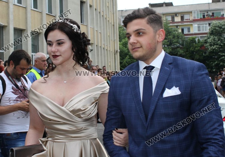 75 богоровци от випуск 2017 празнуват бална вечер