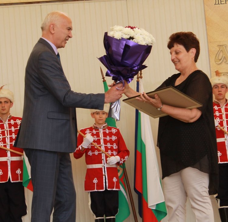 Отличиха трима преподаватели и деец на културата за 24 май в Димитровград