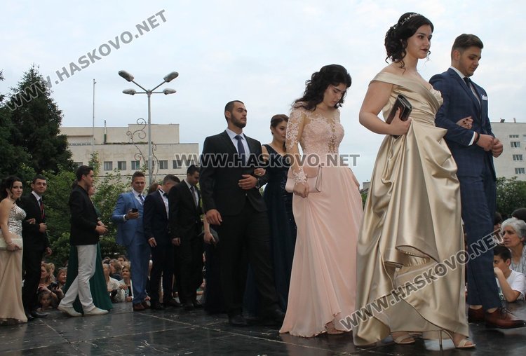 75 богоровци от випуск 2017 празнуват бална вечер