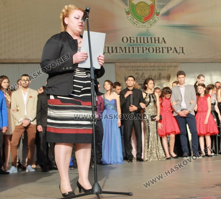 52 -ма зрелостници от СУ "Любен Каравелов" преминаха по червения килим