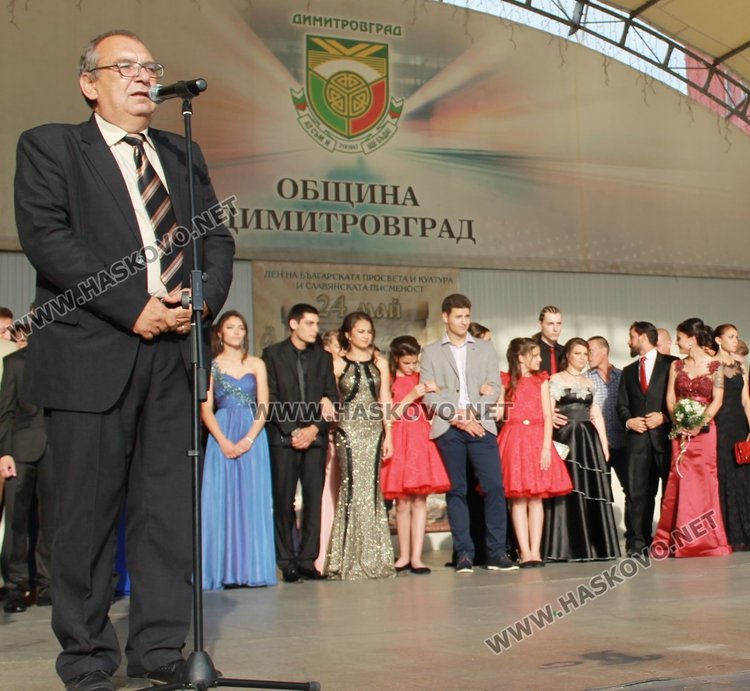 52 -ма зрелостници от СУ "Любен Каравелов" преминаха по червения килим