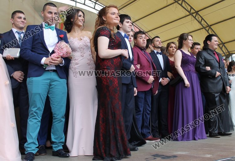 75 богоровци от випуск 2017 празнуват бална вечер