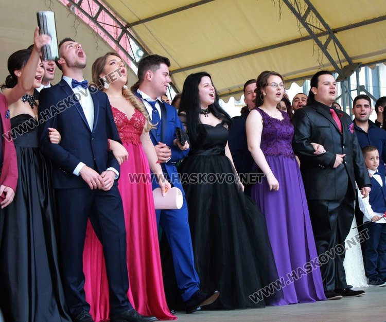 75 богоровци от випуск 2017 празнуват бална вечер