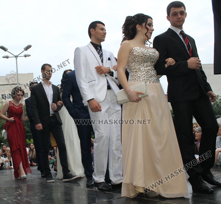 75 богоровци от випуск 2017 празнуват бална вечер