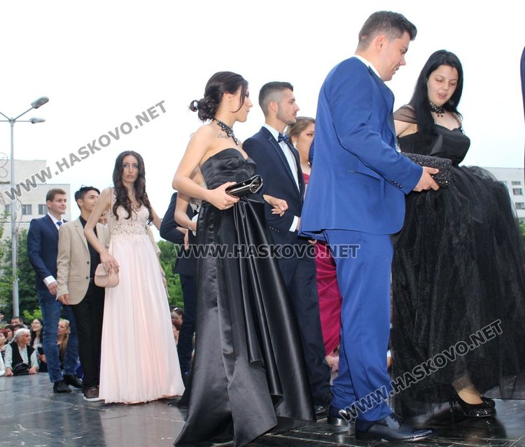 75 богоровци от випуск 2017 празнуват бална вечер