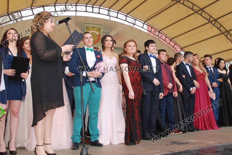 75 богоровци от випуск 2017 празнуват бална вечер