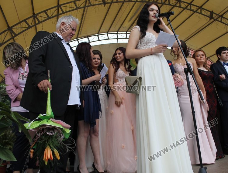 75 богоровци от випуск 2017 празнуват бална вечер