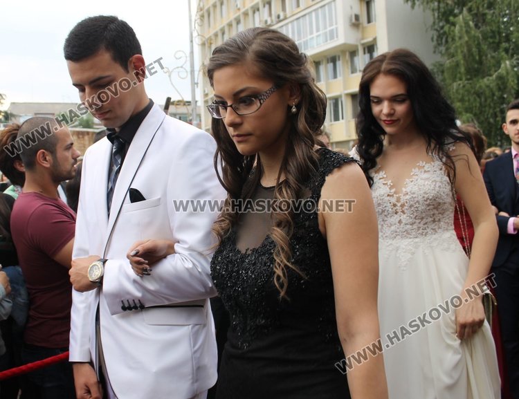 75 богоровци от випуск 2017 празнуват бална вечер