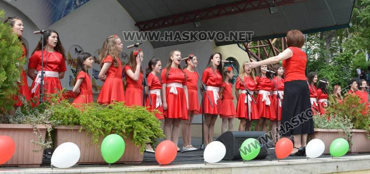 Пъстро шествие на училищата и награди за учителите развълнуваха Хасково на 24 май