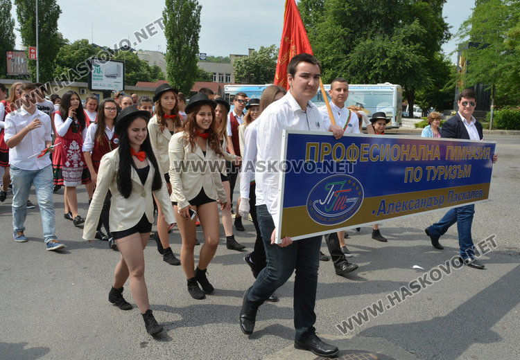 Пъстро шествие на училищата и награди за учителите развълнуваха Хасково на 24 май