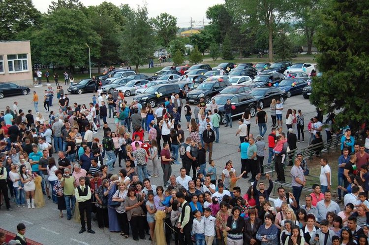 Абитуриентите от ПГСС откриха баловете