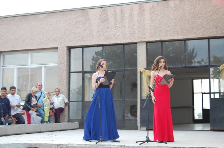 Абитуриентите от ПГСС откриха баловете