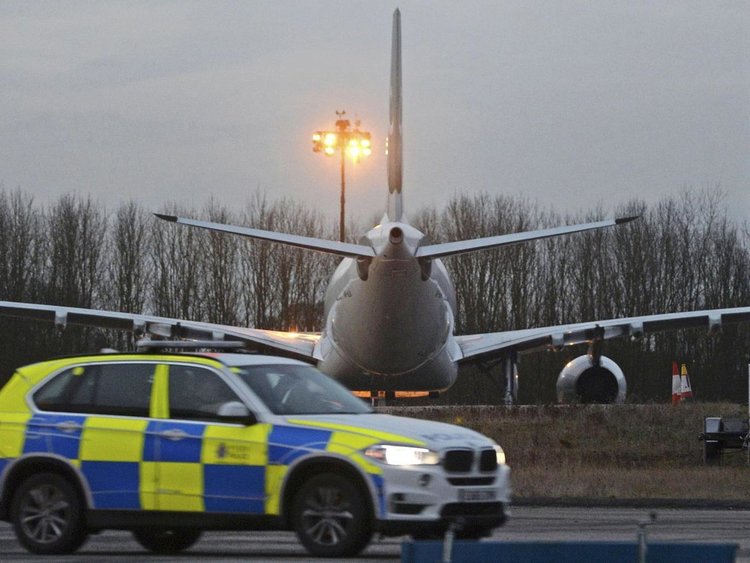 Свалиха от самолет за Турция заподозрян за тероризъм