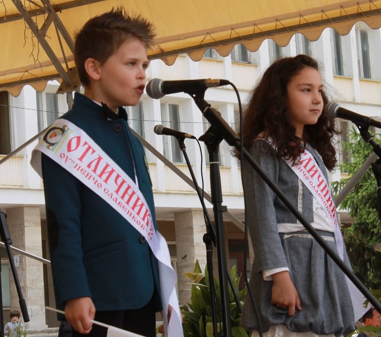 Отличиха трима преподаватели и деец на културата за 24 май в Димитровград