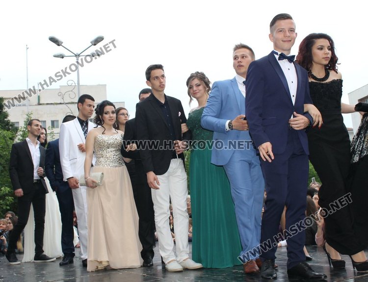 75 богоровци от випуск 2017 празнуват бална вечер