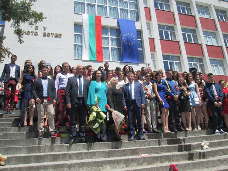 Община Девин отмени тържественото изпращане на абитурентите, градът е съпричастен с болната Атанаска