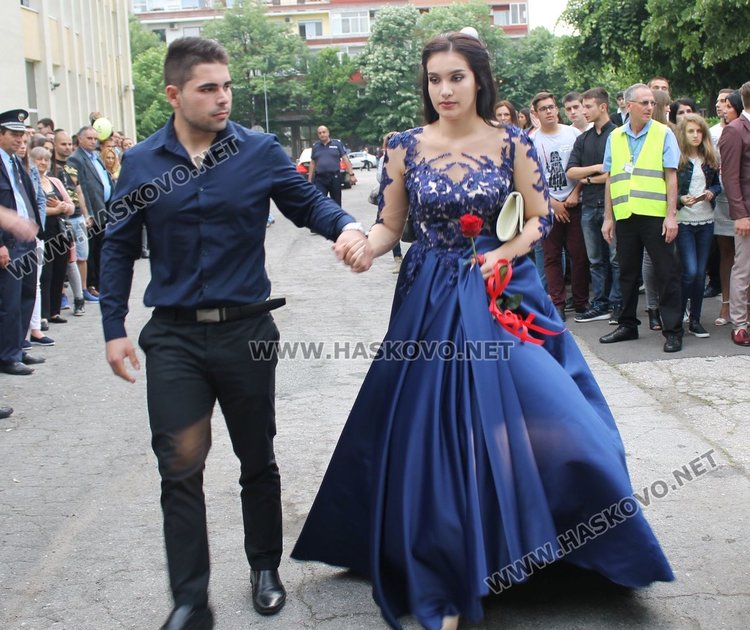 75 богоровци от випуск 2017 празнуват бална вечер