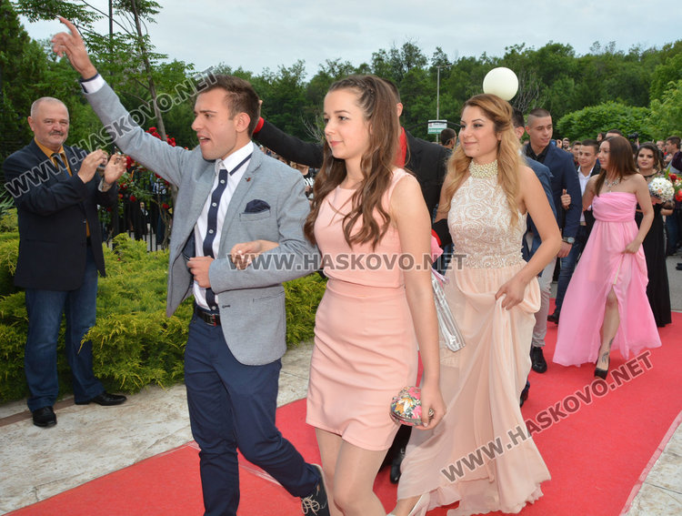 Отброяване от 1 до 12 за Мис Хасково 2016 на вечерта на Икономическия