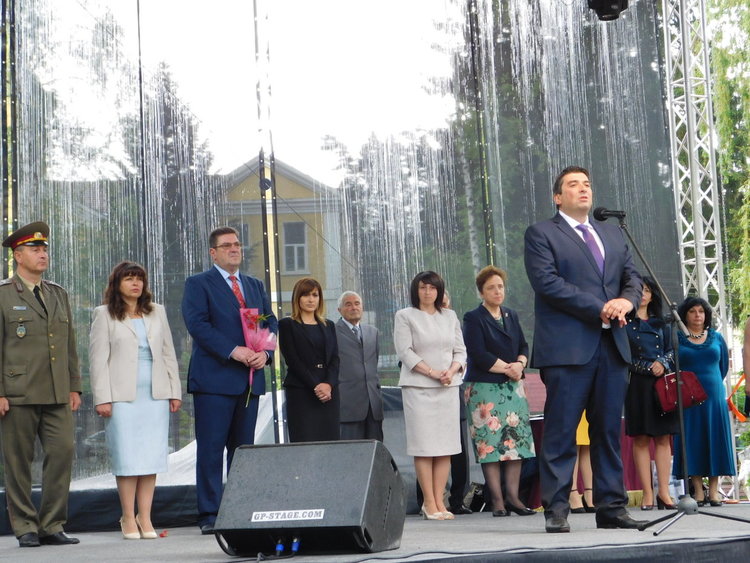 Областният обеща в Чепеларе управленците да подкрепят образованието