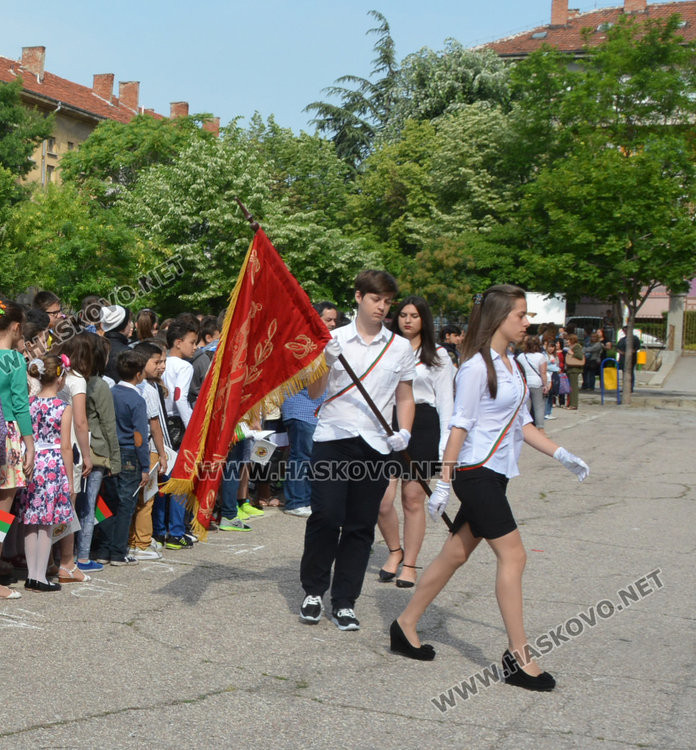 Песни, танци и рецитал за 24 май във „Васил Левски“