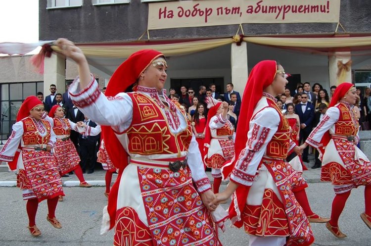 Абитуриентите от ПГСС откриха баловете