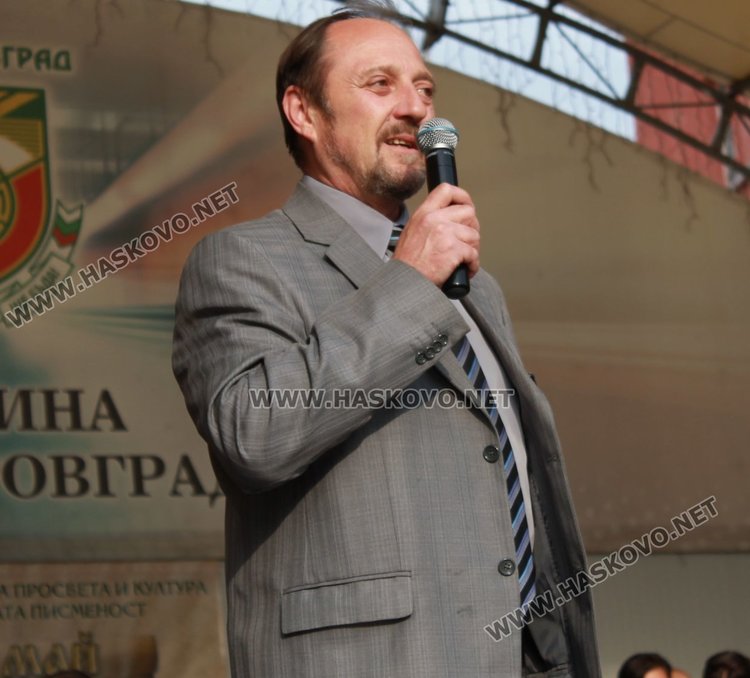 52 -ма зрелостници от СУ "Любен Каравелов" преминаха по червения килим