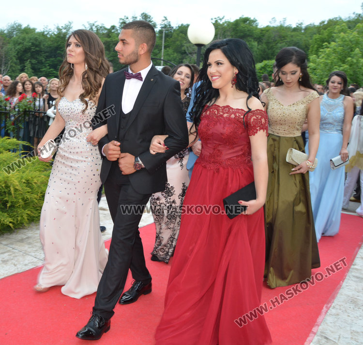 Отброяване от 1 до 12 за Мис Хасково 2016 на вечерта на Икономическия