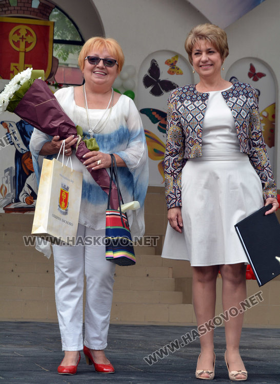 Мария Маринова/вляво/