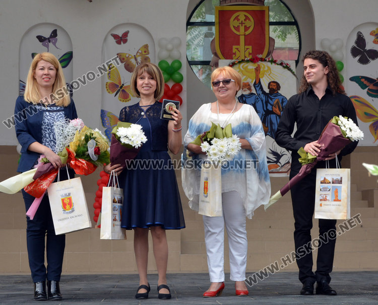 Пъстро шествие на училищата и награди за учителите развълнуваха Хасково на 24 май