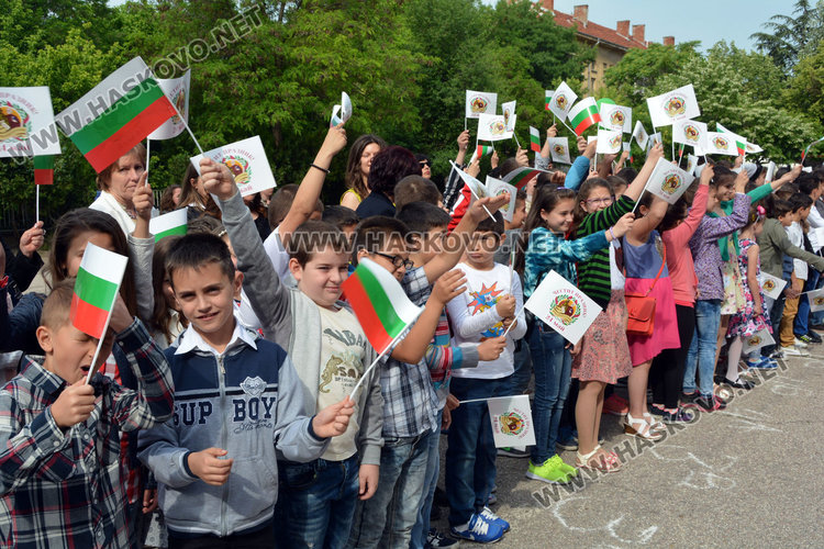 Песни, танци и рецитал за 24 май във „Васил Левски“