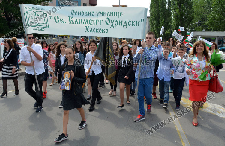Пъстро шествие на училищата и награди за учителите развълнуваха Хасково на 24 май
