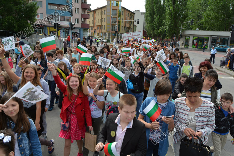 Пъстро шествие на училищата и награди за учителите развълнуваха Хасково на 24 май