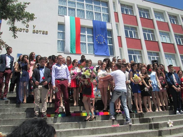 Община Девин отмени тържественото изпращане на абитурентите, градът е съпричастен с болната Атанаска