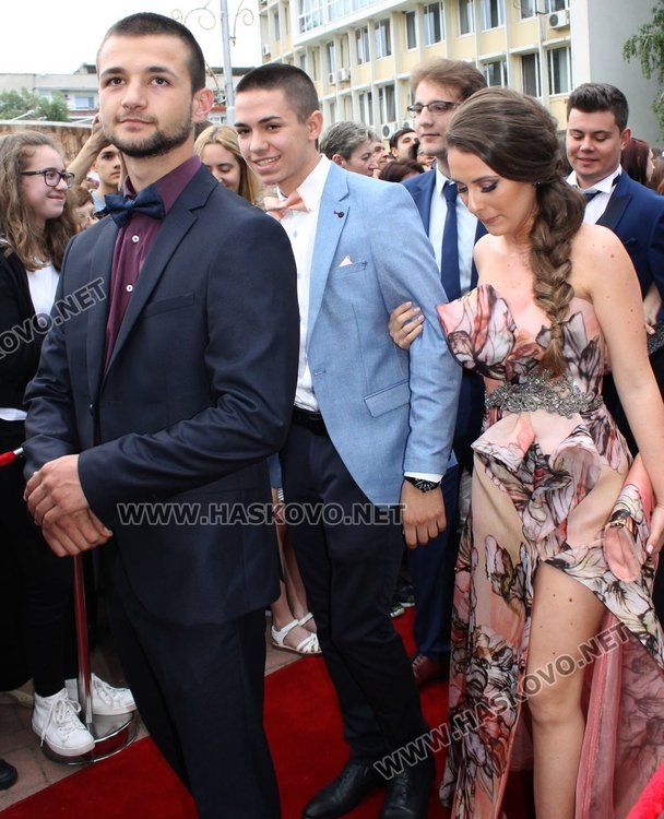 75 богоровци от випуск 2017 празнуват бална вечер