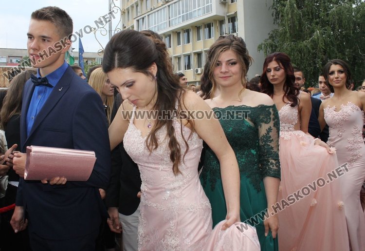 75 богоровци от випуск 2017 празнуват бална вечер