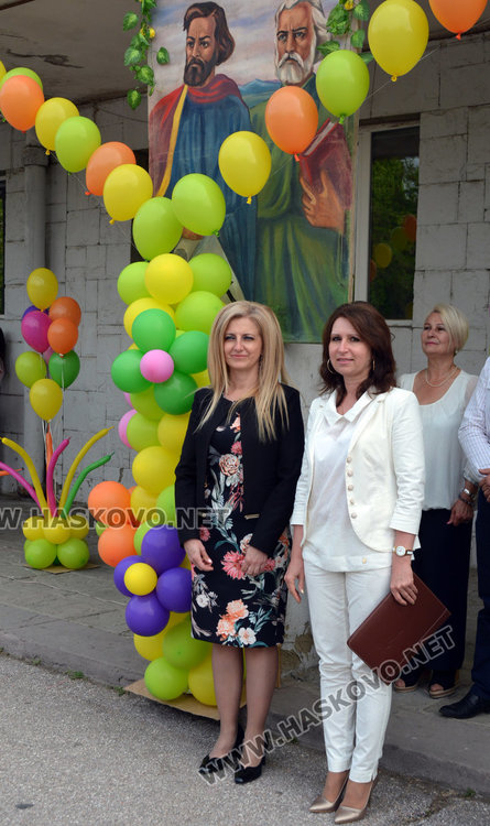 Песни, танци и рецитал за 24 май във „Васил Левски“