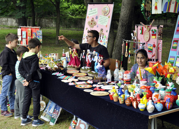 С шествие, концерт и театър отпразнуваха 24-и май в Минерални бани