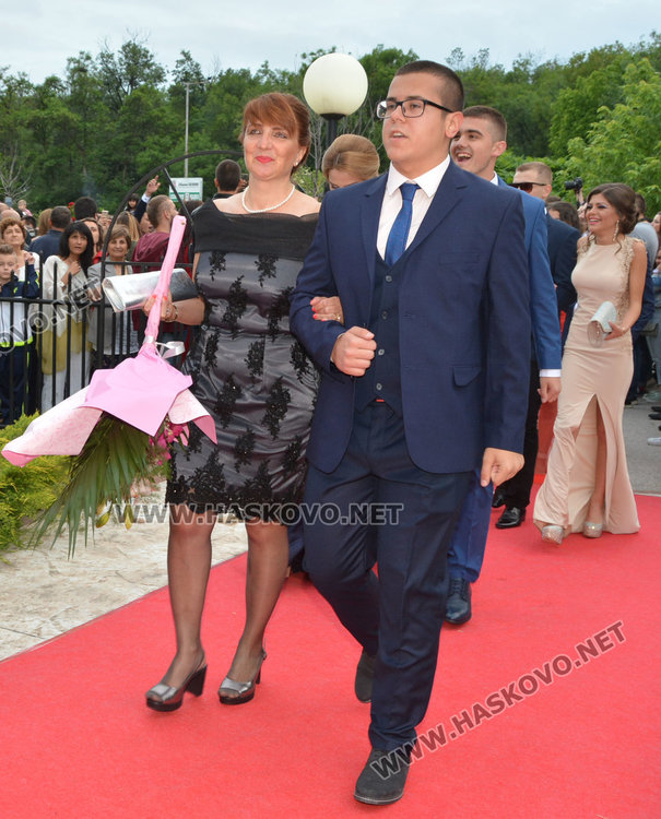 Отброяване от 1 до 12 за Мис Хасково 2016 на вечерта на Икономическия