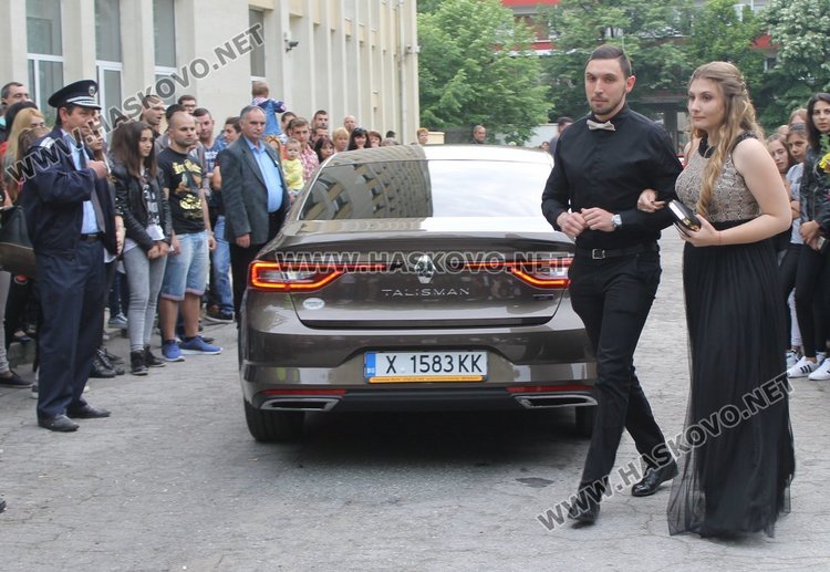 75 богоровци от випуск 2017 празнуват бална вечер