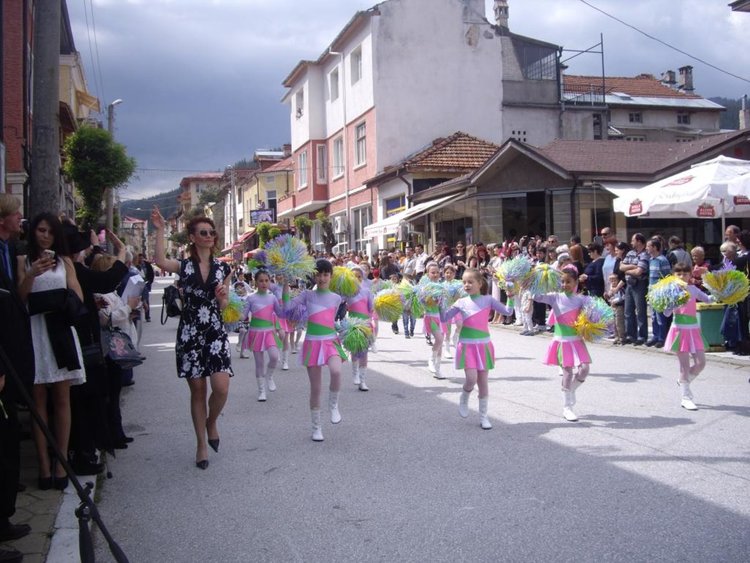 Чепеларе днес празнува с шествие 24 май, тържествата ще завършат с хоро на площад „Олимпийски”
