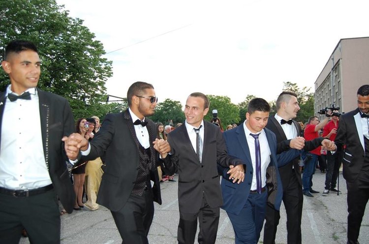 Абитуриентите от ПГСС откриха баловете