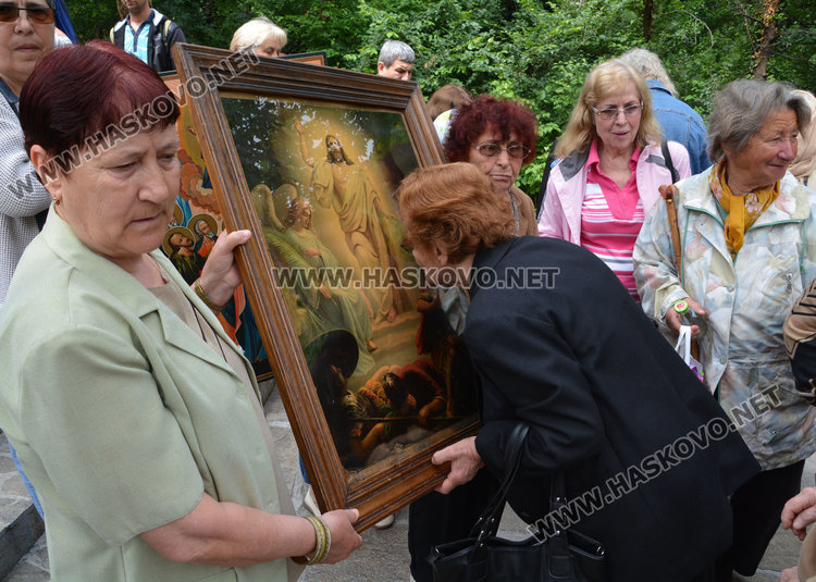Десетки в литийно шествие на Спасовден в Хасково