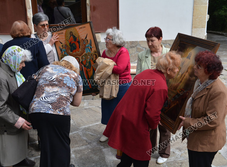Десетки в литийно шествие на Спасовден в Хасково