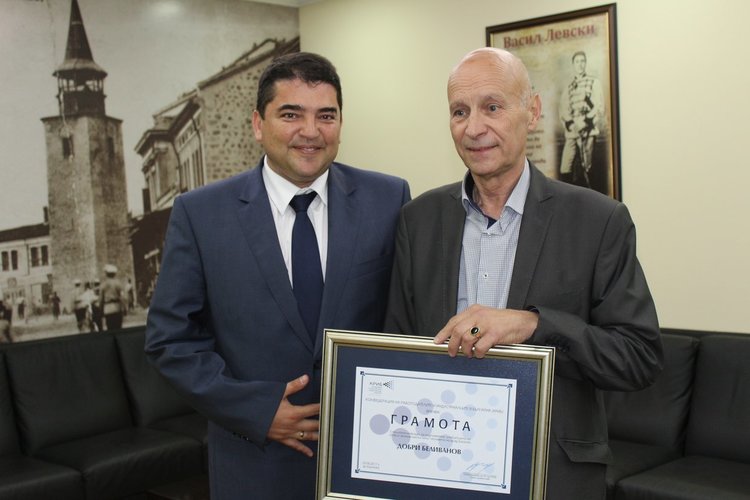 Кметът Добри Беливанов получи награда от КРИБ