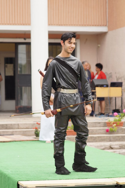 Ревю на гост-училище зарадва дебърци